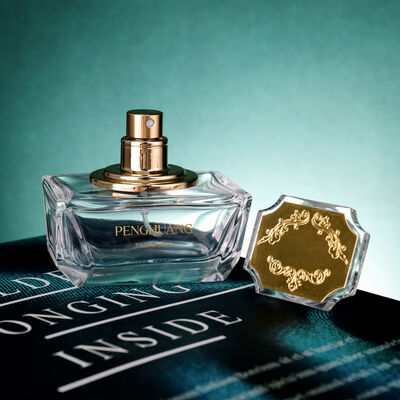 오엠 수용 된 오일 세럼 병 대나무 방울기 금 슬라이버를 특징으로 필수 오일 화장품 피부 관리를위한 사용자 정의 가능한 패키지