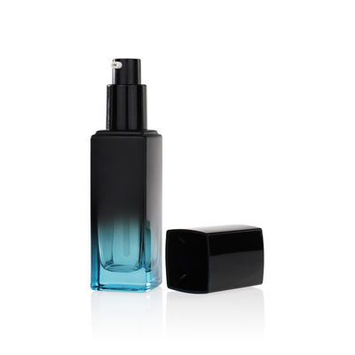 펌프로 서리로 덥은 액체 기초 30ml 60ml 화장용 포장 세트 검정